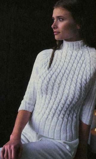 Женский свитер с воротником-стойкой спицами